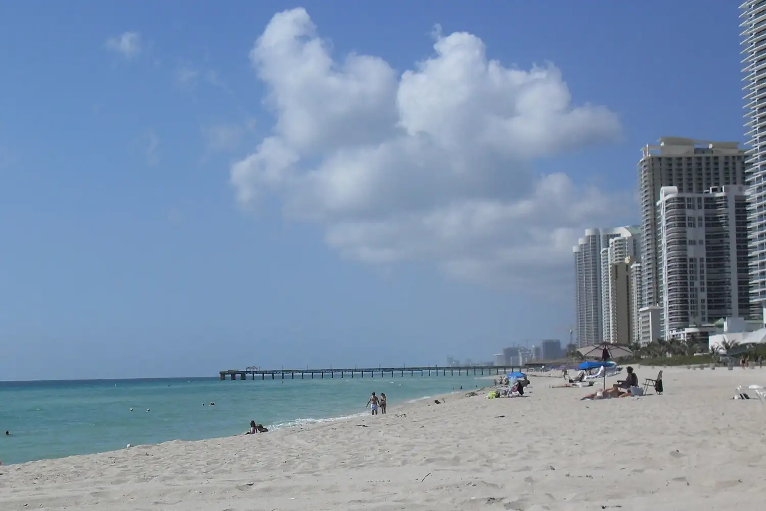 Beach day in Sunny Isles — Residences by Armani/Casa, Sunny Isles Beach