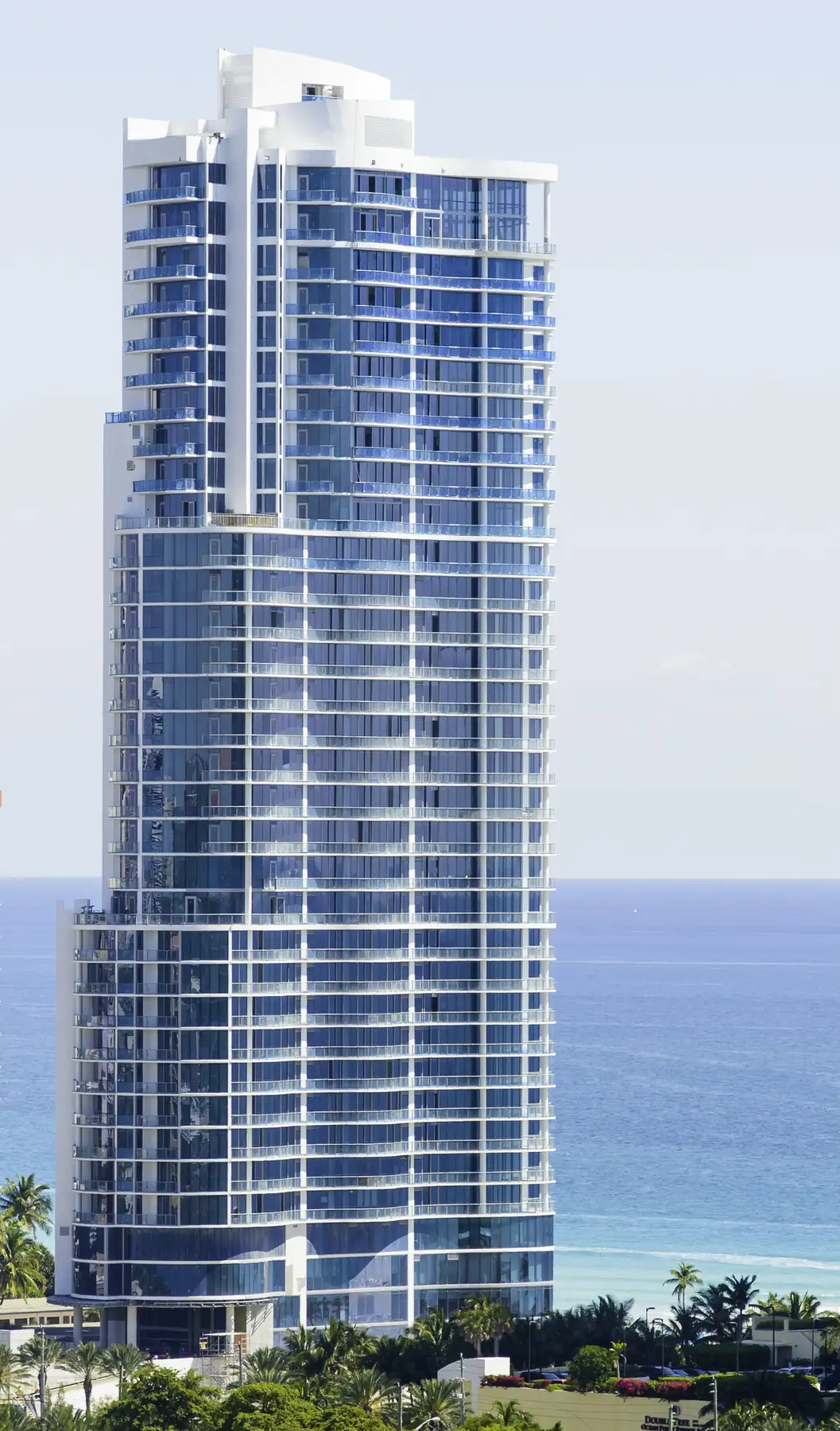 Château Beach in March 2015, in the final stages of construction, with the ocean behind — Château Beach Residences, Sunny Isles Beach