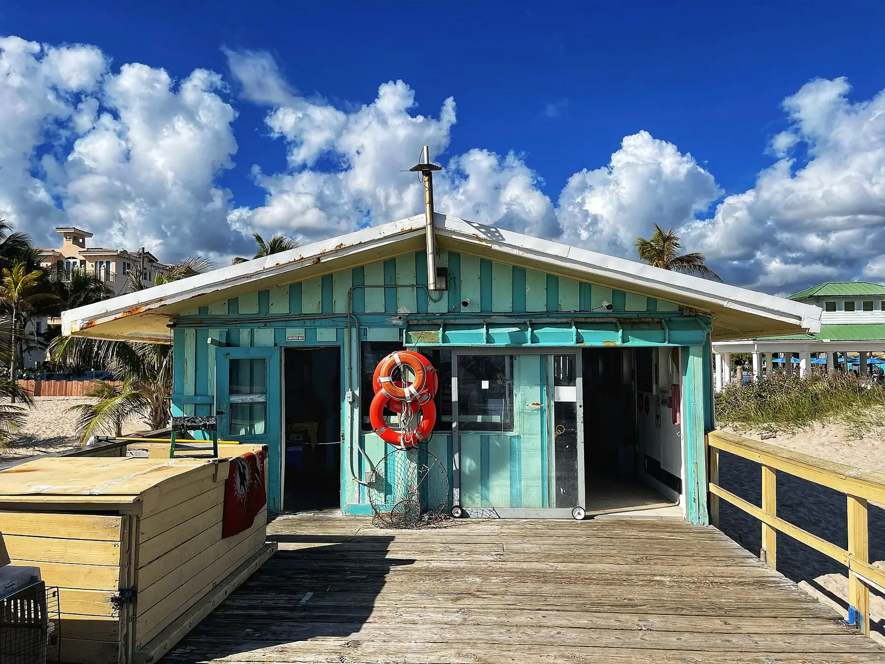 The bait shop at the entrance to Anglin’s Pier — Coral Ridge Towers, Fort Lauderdale