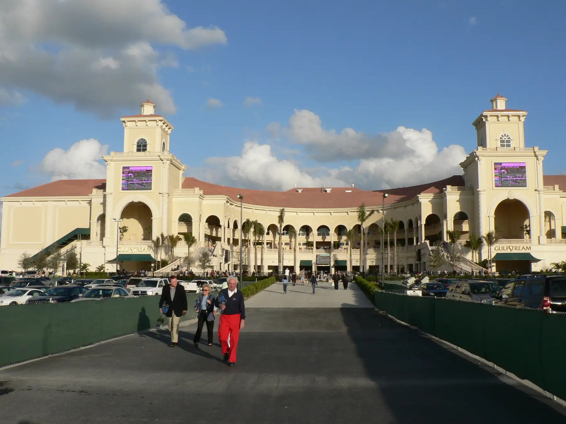Gulfstream Park clubhouse on race day, 2006