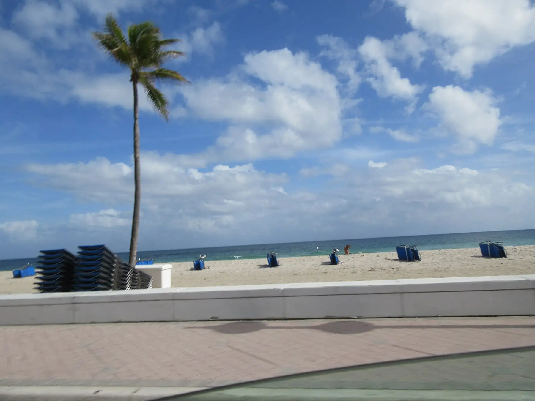 The sand along the A1A beachfront — Jackson Tower, Fort Lauderdale