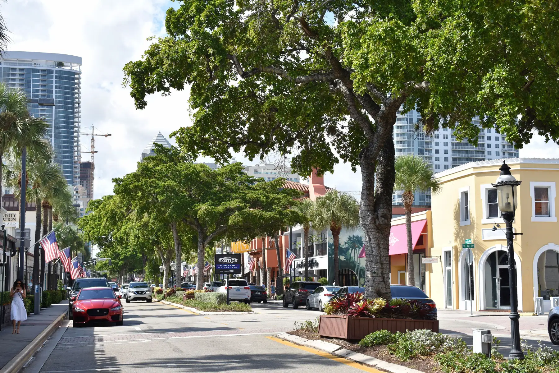 Las Olas Boulevard, a short walk east — Las Olas River House, Fort Lauderdale